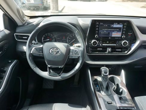 Used 2021 Toyota Highlander Limited image 5