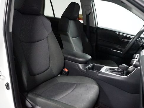 Used 2025 Toyota RAV4 XLE FWD image 28