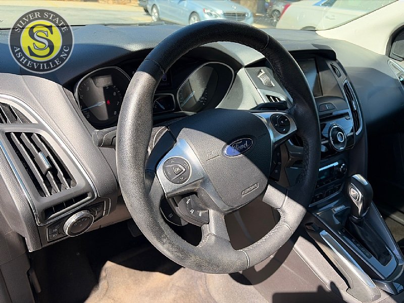 Used 2013 Ford Focus Titanium w/ Titanium Handling Pkg FWD image 22