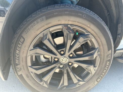 Used 2022 Toyota RAV4 SE w/ Convenience Package image 7