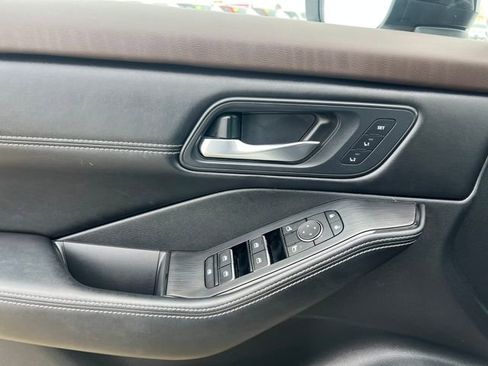 Used 2023 Nissan Rogue SL w/ SL Premium Package image 33