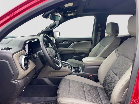 Used 2024 Chevrolet Colorado ZR2 w/ Technology Package image 10