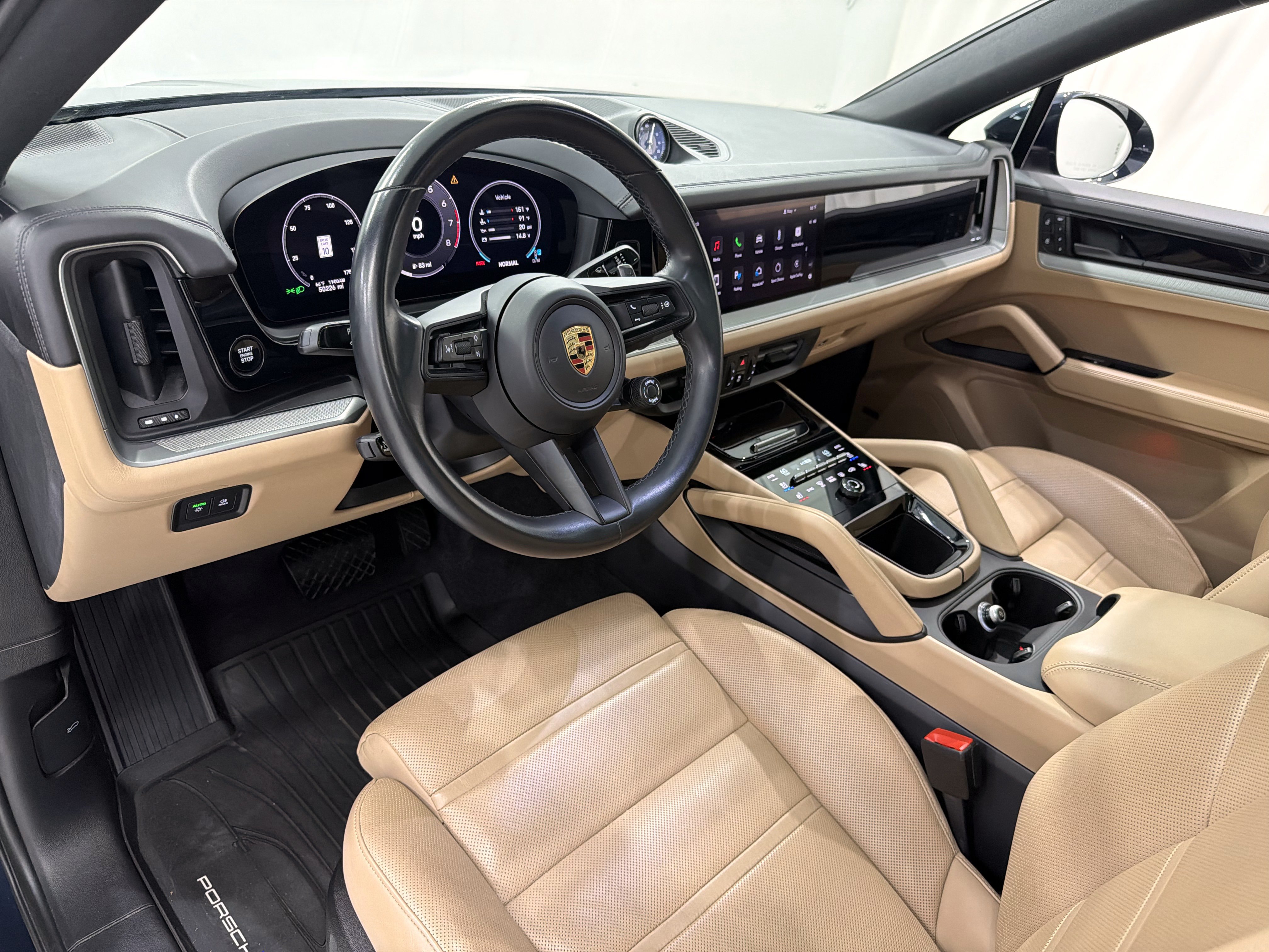 Certified 2024 Porsche Cayenne Coupe AWD/4WD image 25