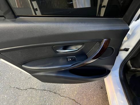 Used 2017 BMW 320i Sedan image 22