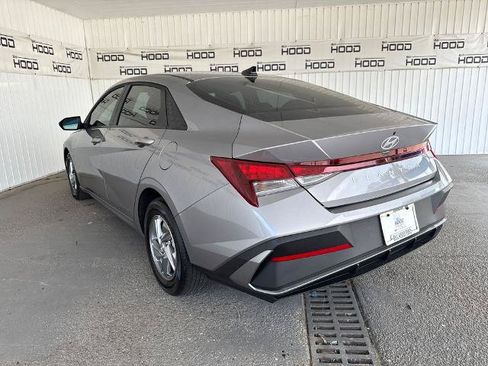Used 2025 Hyundai Elantra SE FWD image 2