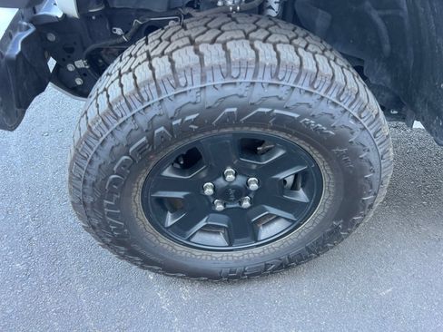 Used 2023 Jeep Gladiator Mojave AWD/4WD image 11