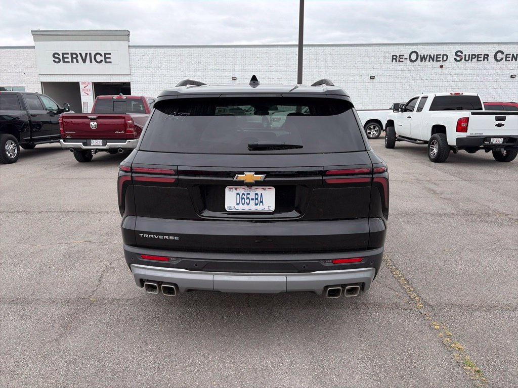 Used 2026 Chevrolet Traverse LT FWD image 5