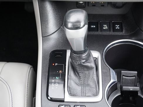 Used 2019 Toyota Highlander XLE image 39