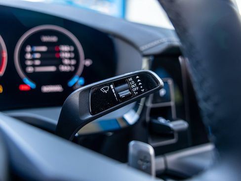 Certified 2025 Porsche Panamera image 33