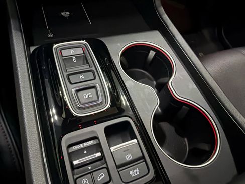 Used 2025 Honda Pilot Black Edition image 27