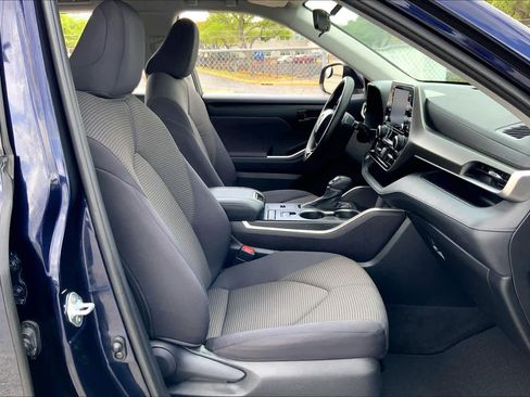 Used 2021 Toyota Highlander L image 9