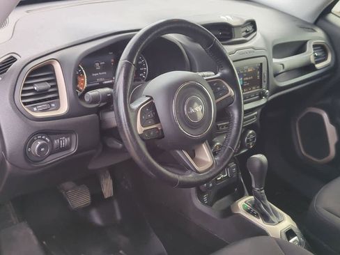 Used 2017 Jeep Renegade Latitude image 2