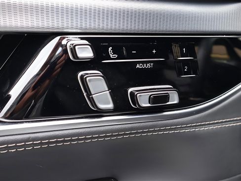 Used 2023 Jeep Grand Wagoneer 4WD image 13