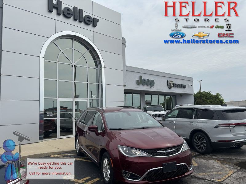 Used 2020 Chrysler Pacifica Touring-L FWD image 1