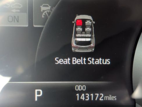 Used 2022 Toyota Highlander XLE FWD image 21