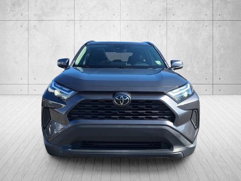 Used 2022 Toyota RAV4 XLE w/ Convenience Package FWD image 2