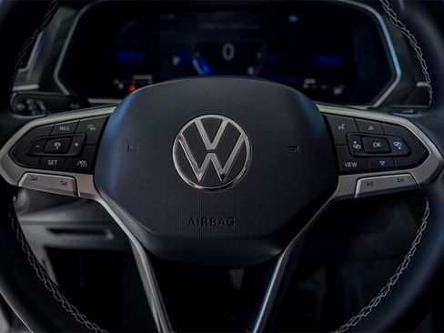 Used 2022 Volkswagen Tiguan SE image 15