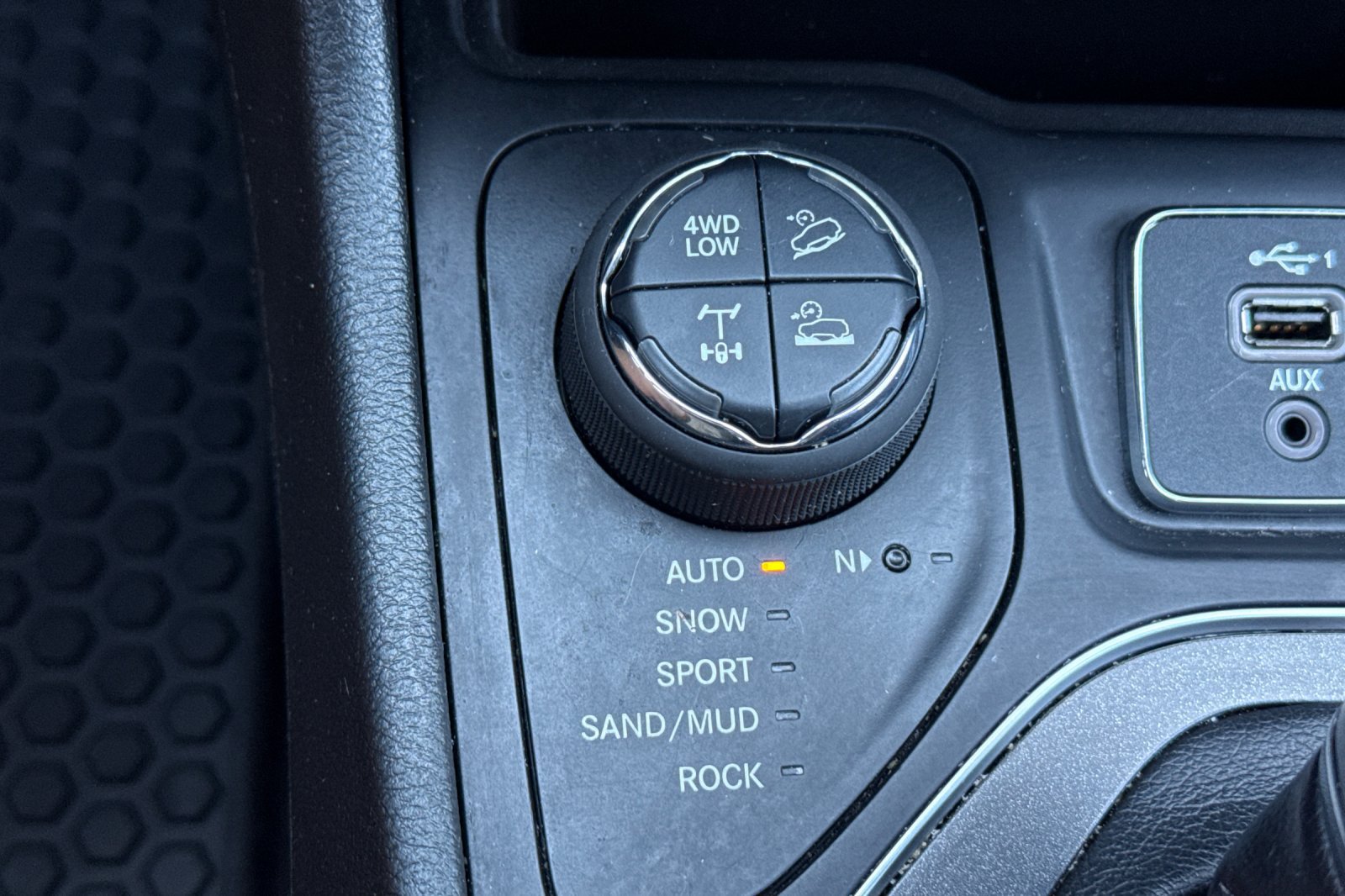 Used 2022 Jeep Cherokee Trailhawk w/ Comfort/Convenience Group AWD/4WD image 30