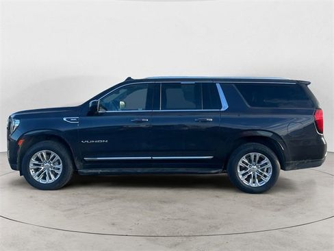 Used 2024 GMC Yukon XL SLT image 2