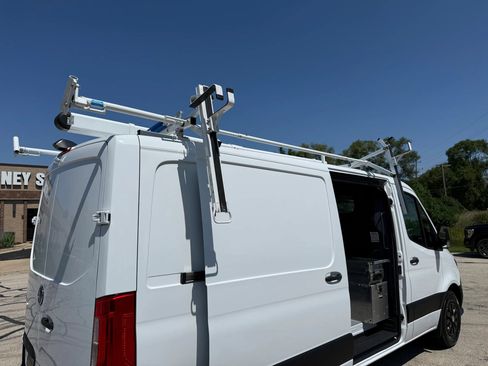 Used 2022 Mercedes-Benz Sprinter 2500 image 11