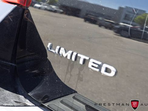 Used 2017 Ford Expedition Limited w/ Equipment Group 301A AWD/4WD image 13