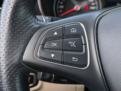 Used 2019 Mercedes-Benz GLC 300 image 25