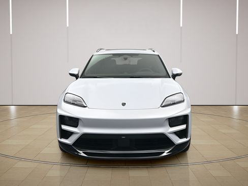Certified 2025 Porsche Macan Turbo Electric AWD/4WD image 28