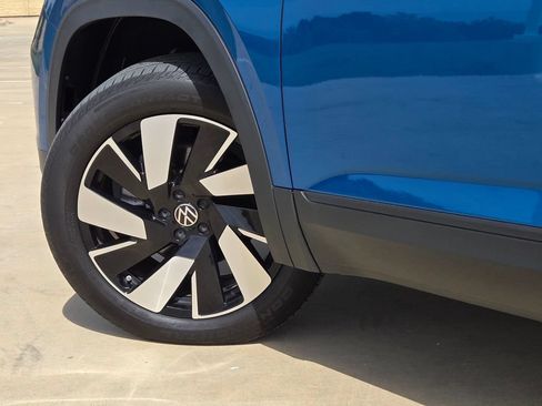 Used 2024 Volkswagen Atlas Cross Sport SE FWD image 29