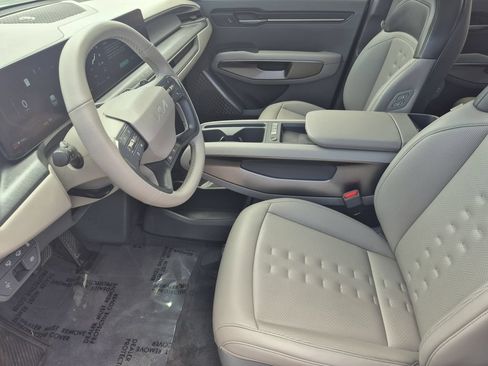 Used 2024 Kia EV9 Wind AWD/4WD image 11