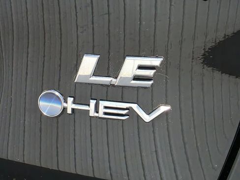 Used 2025 Toyota RAV4 LE AWD/4WD image 5
