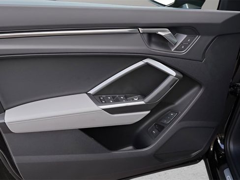 Used 2025 Audi Q3 2.0T Premium w/ Convenience Package image 11