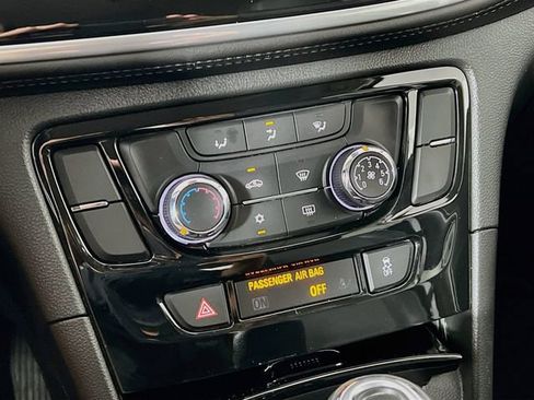 Used 2021 Buick Encore Preferred AWD/4WD image 19