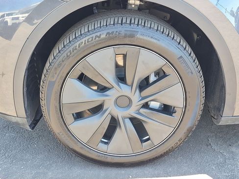 Used 2025 Tesla Model Y Long Range RWD image 28