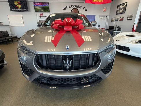 Used 2022 Maserati Levante Modena AWD/4WD image 9