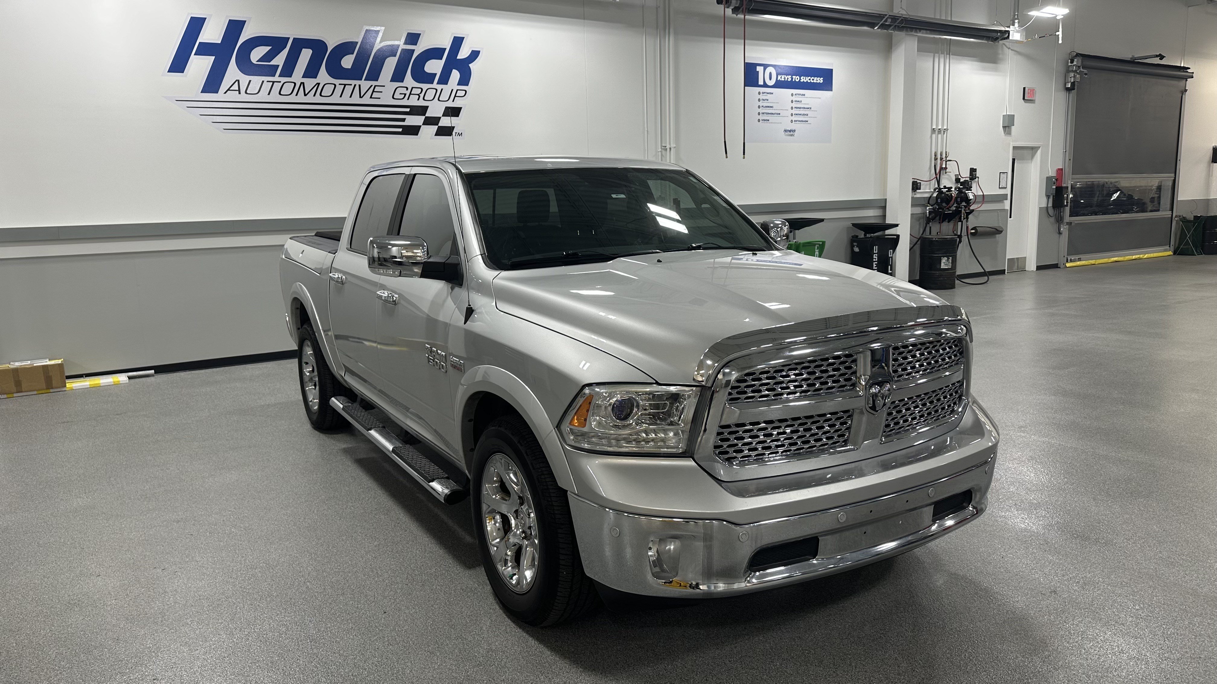 Used 2018 RAM 1500 Laramie w/ Convenience Group AWD/4WD image 2