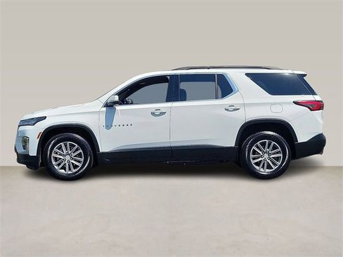 Used 2022 Chevrolet Traverse LT image 3
