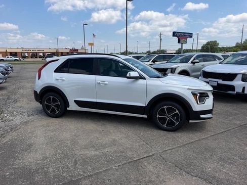 New 2026 Kia Niro EX FWD image 2