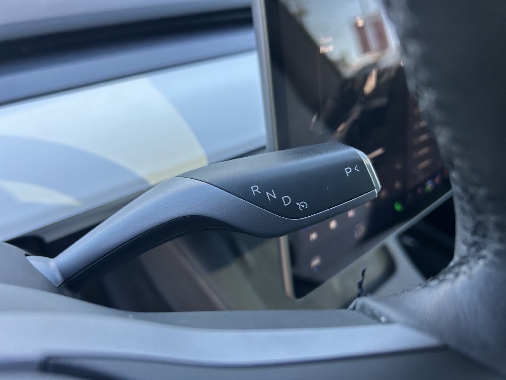 Used 2024 Tesla Model Y Long Range RWD image 25