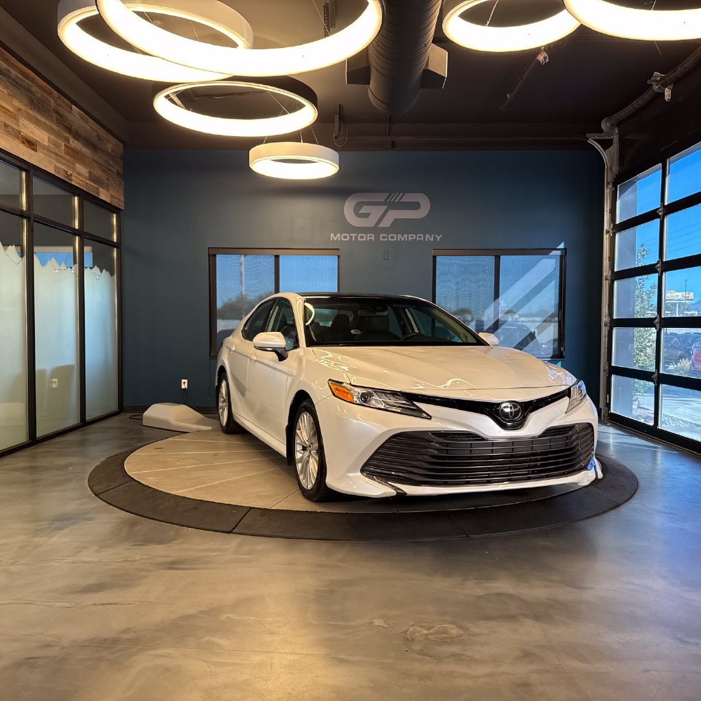 Used 2019 Toyota Camry XLE w/ Navigation Package FWD image 1
