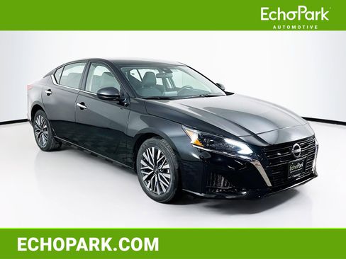 Used 2025 Nissan Altima 2.5 SV image 1