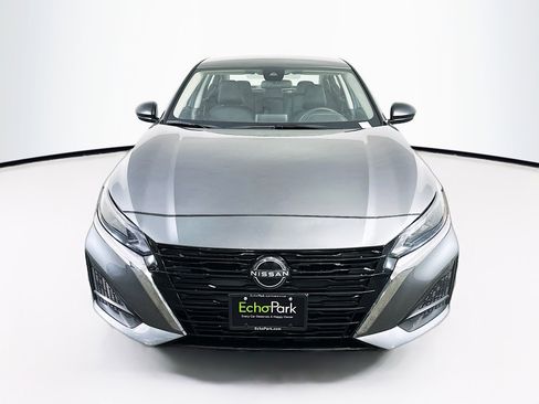 Used 2024 Nissan Altima 2.5 SV image 2