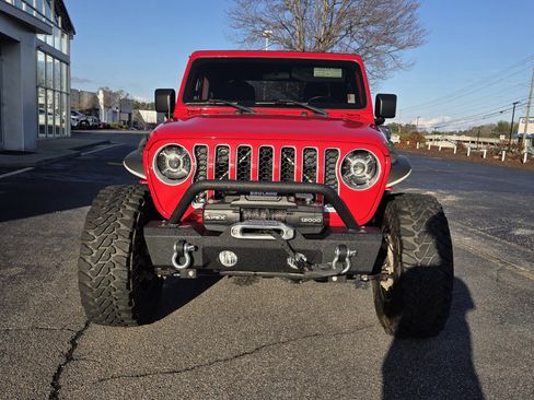 Used 2020 Jeep Gladiator Overland image 2