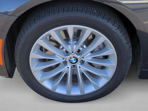 Used 2021 BMW 530e image 24