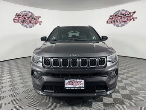 Used 2024 Jeep Compass Latitude image 2