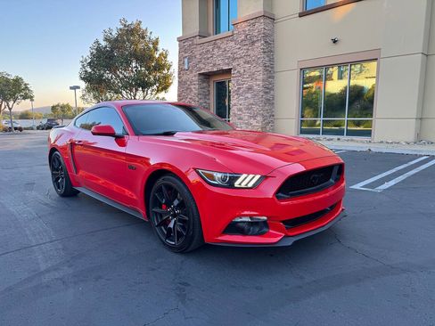 Used 2017 Ford Mustang GT RWD image 7