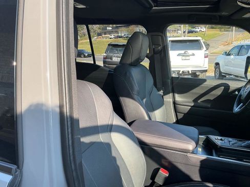 Used 2024 Lexus GX 550 w/ Accessory Package (Z1) image 12