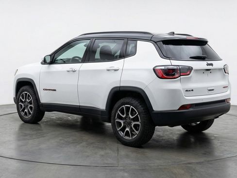 Used 2025 Jeep Compass Trailhawk w/ Trailer Tow Group AWD/4WD image 6