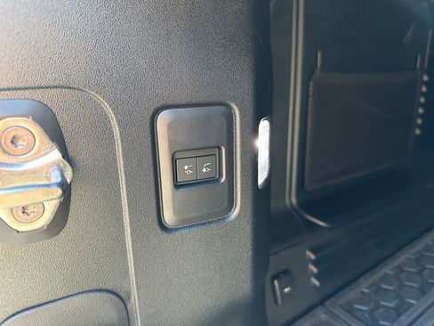 Used 2023 Land Rover Defender 110 S image 37