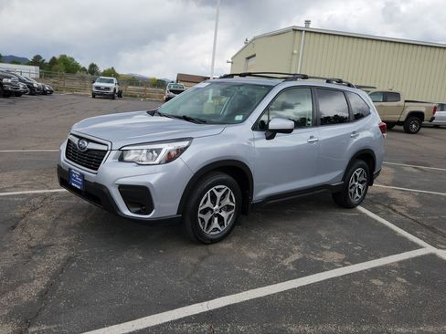 Used 2019 Subaru Forester Premium AWD/4WD image 5