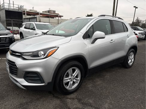 Used 2018 Chevrolet Trax LT w/ LT Convenience Package image 3